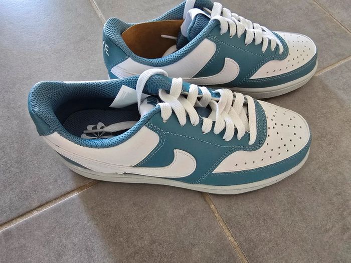 Basket nike Dunk turquoise et blanche - photo numéro 2