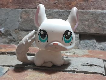 Figurine Petshop.  C. London