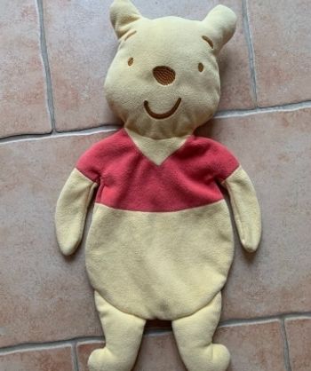 Peluche range pyjama Disney Winnie l’ourson