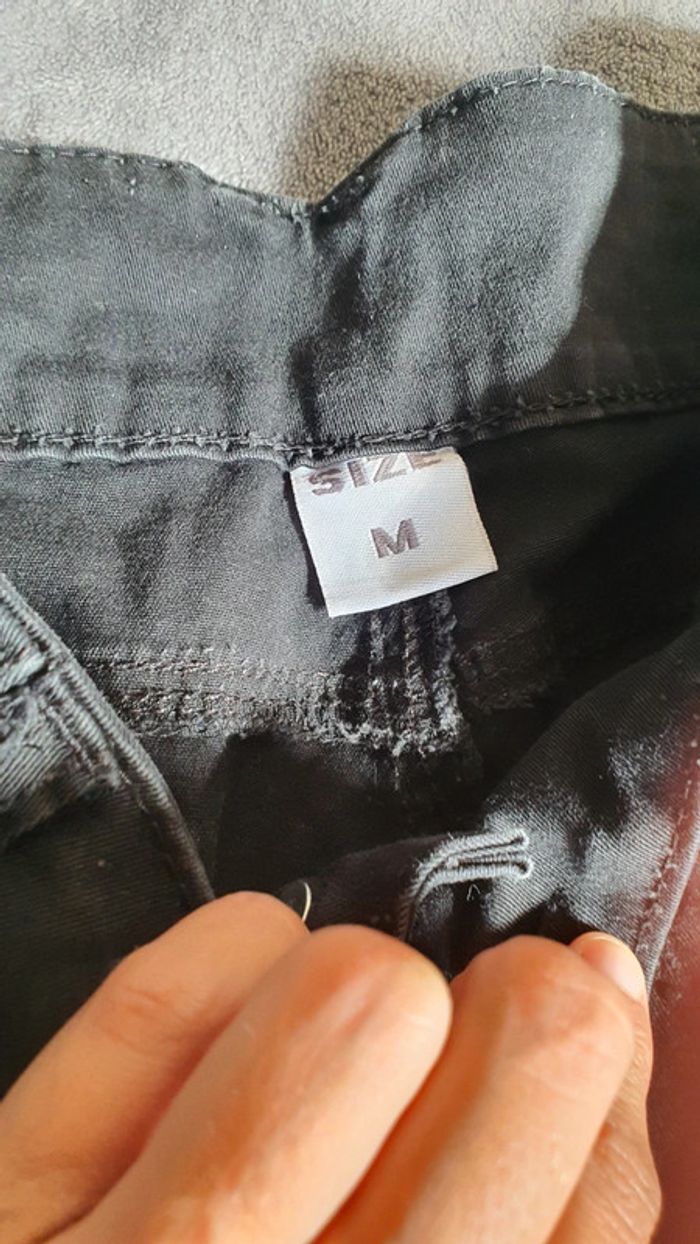 Short en jean a strass taille 38 mais taille plutôt 36 en très bon état - photo numéro 3