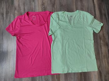 Lot de 2 t-shirts Décathlon , taille XS , comme neufs