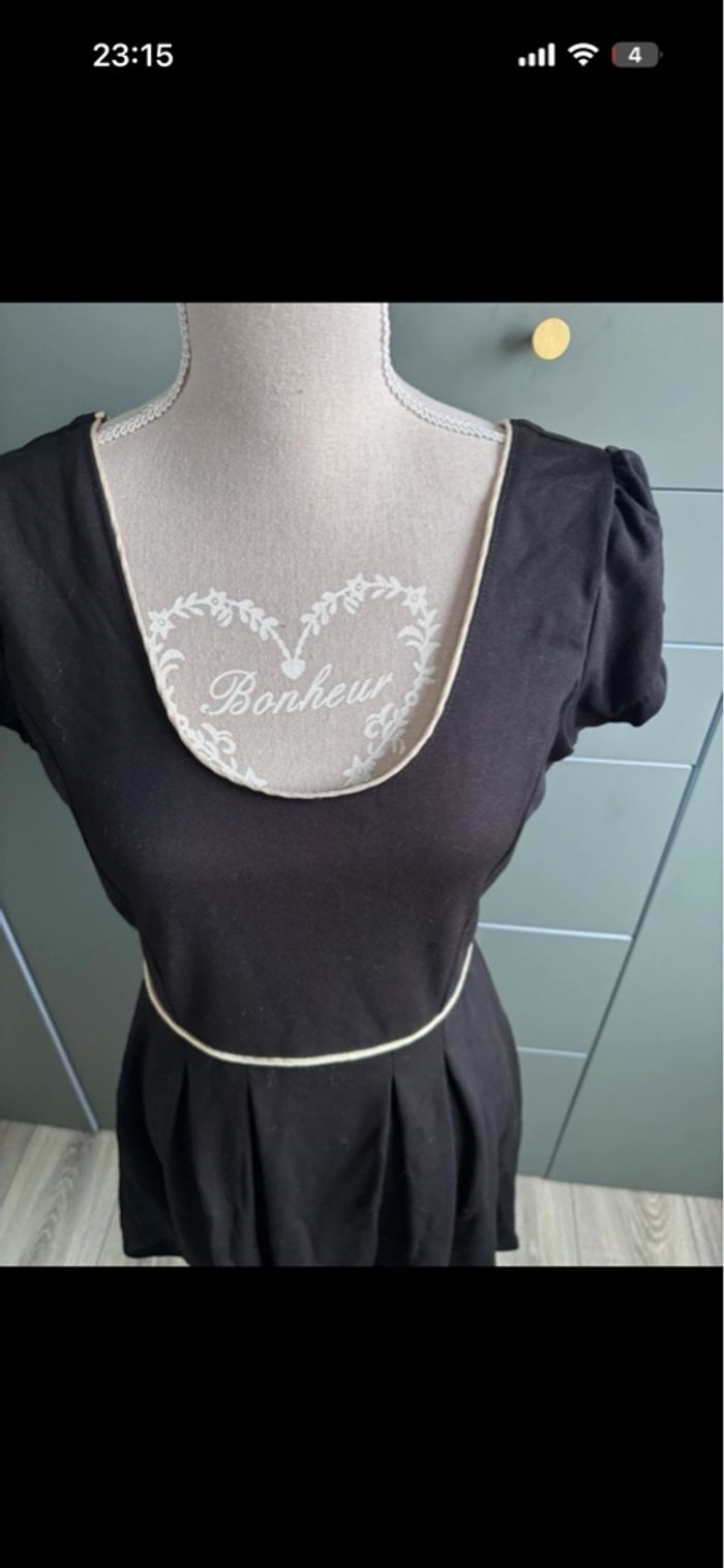 Petite robe noir - photo numéro 2