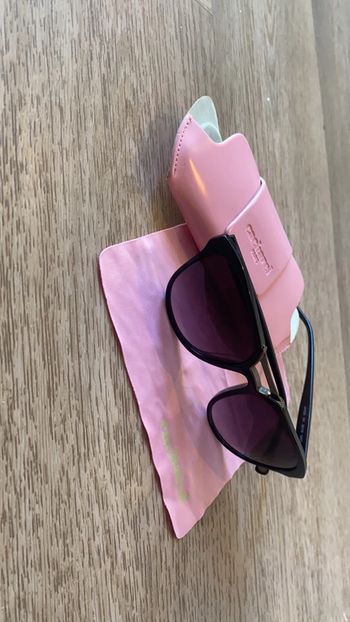 lunettes de soleil Cacharel