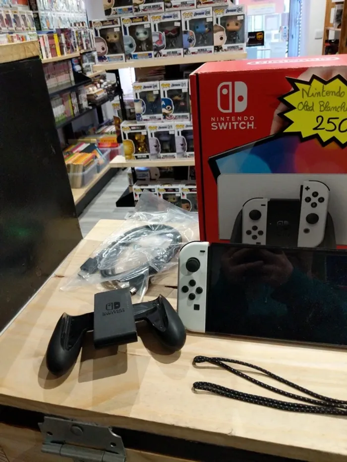 Nintendo Switch OLED - Blanche - photo numéro 2