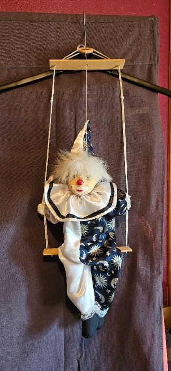 pierrot sur balançoire