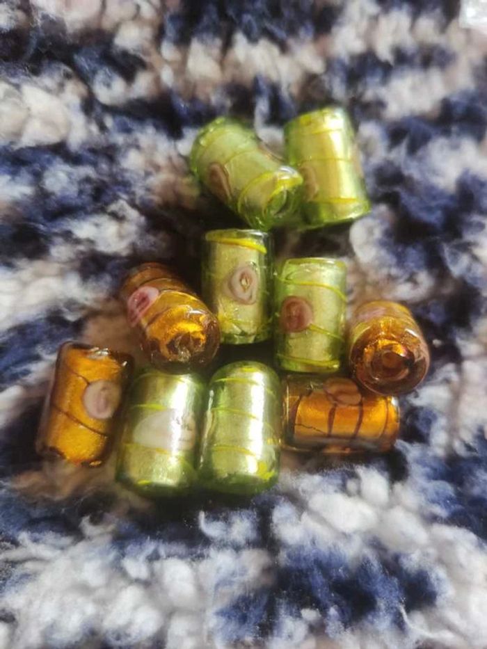 10 grosses perles en verre et argentées à l'intérieur