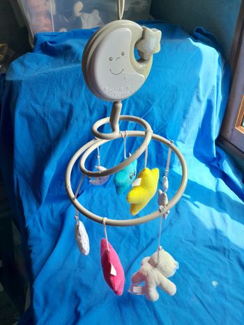 Mobil bébé rotatif et musicale