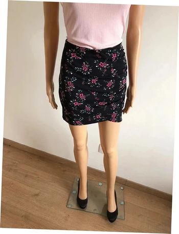 Jupe extensible noire et fleurie Tally Weijl taille XL jamais portée (taille petit)