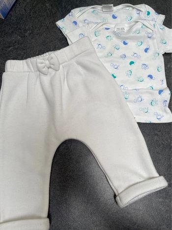 Lot pantalon jogging et t shirt 6mois