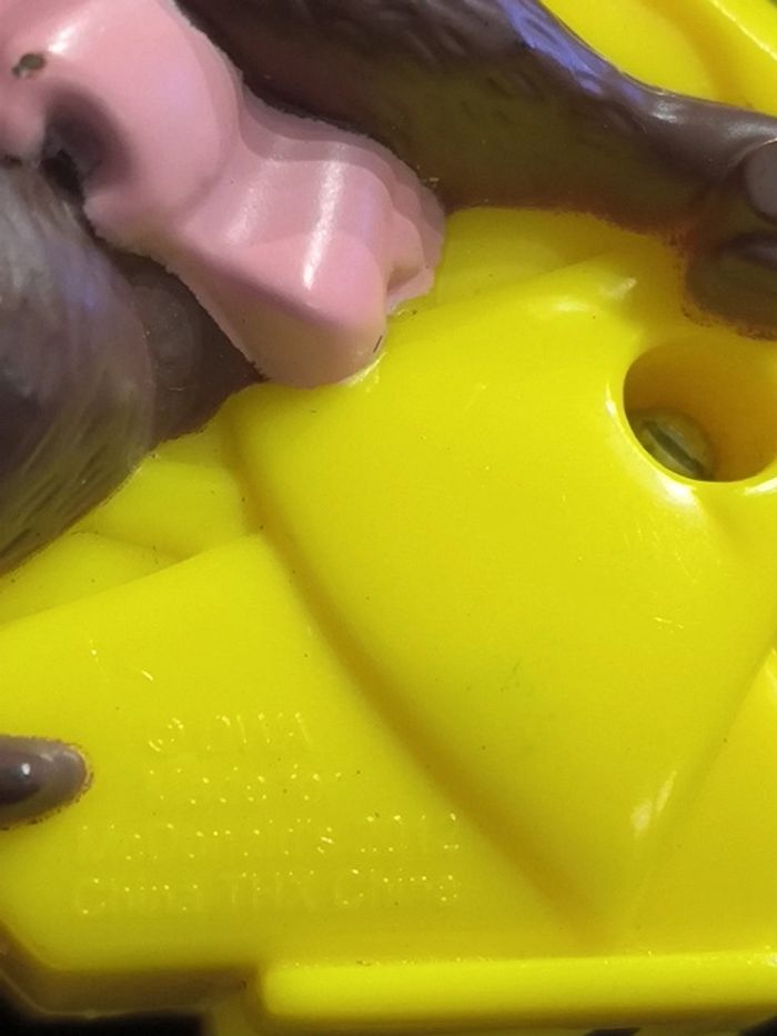 McDonald's King Julian & Sonia
Happy Meal Madagascar 3 Bons Baisers d'Europe 2012 - photo numéro 6