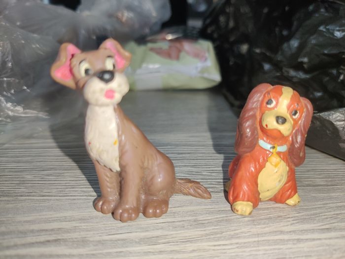 Anciennes figurines la belle et le clochard