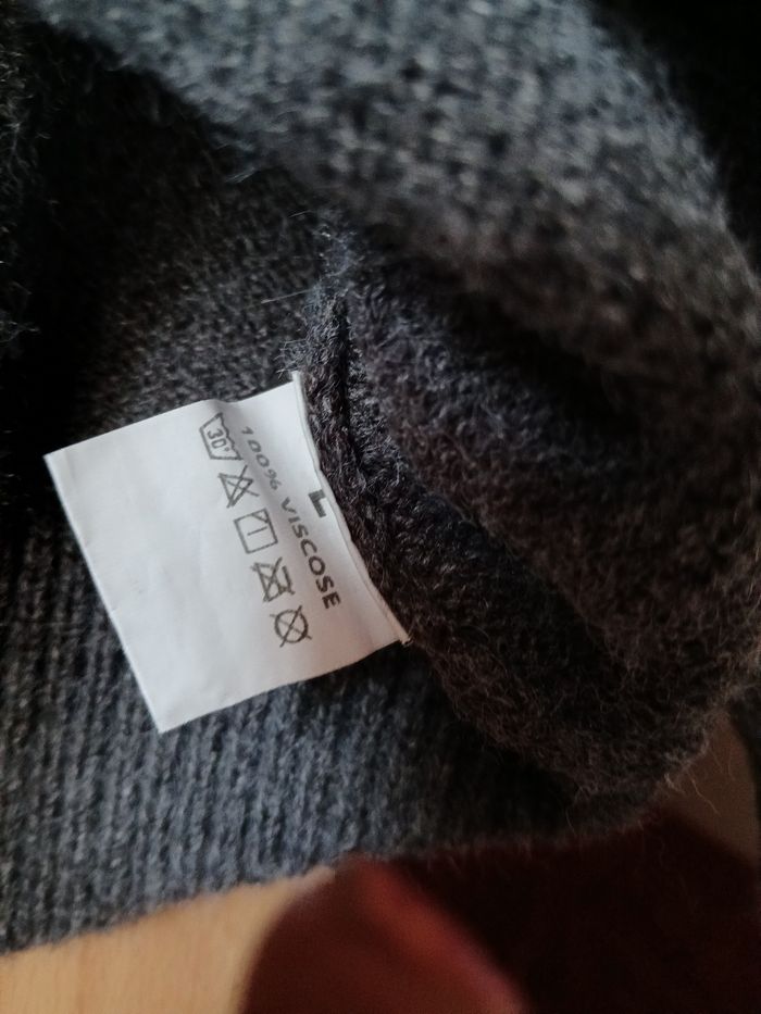 Gilet gris boutons multicolores - photo numéro 3