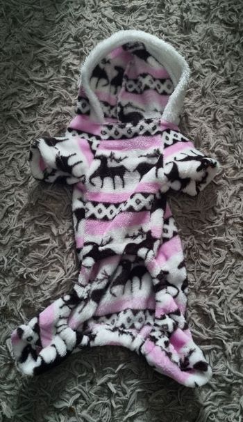 Combinaison polaire Noël pour chien ou chat (blanc et rose)