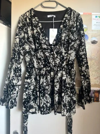 Blouse à manche longue noir taille 38-40