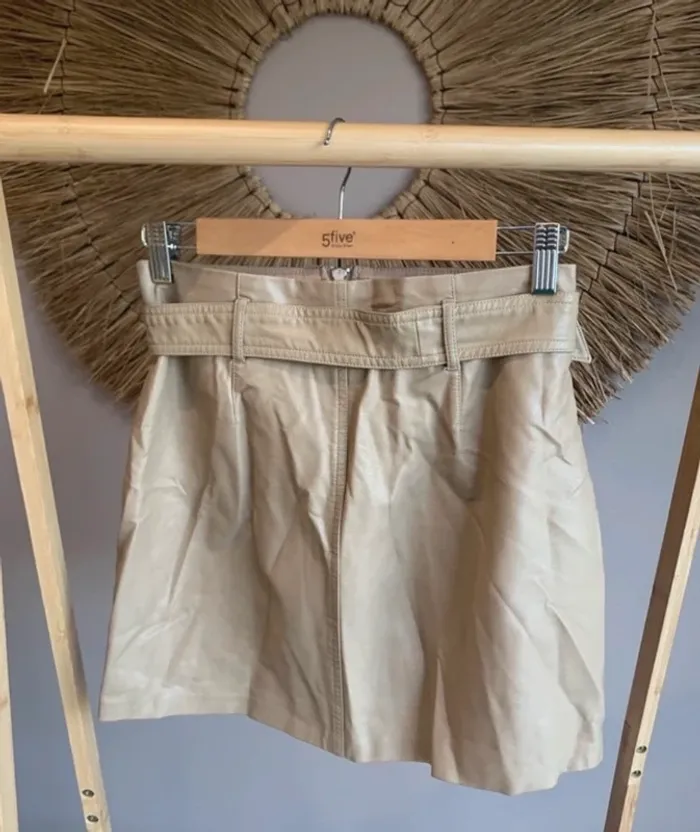 Jupe similicuir beige Bershka - photo numéro 3
