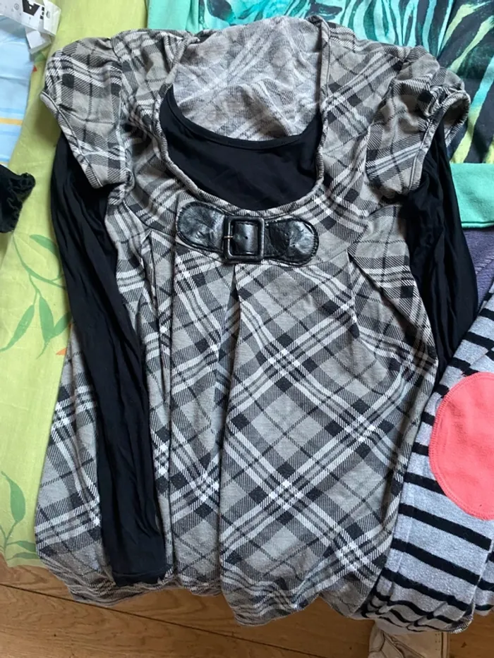 7 tee shirt manches longues + 1 gilet 14 ans - photo numéro 8