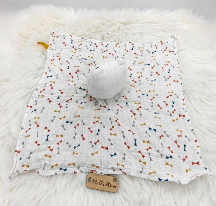 Doudou plat carré lange Ours chat renard Blanc noeuds triangles Tape à L'œil - photo numéro 3