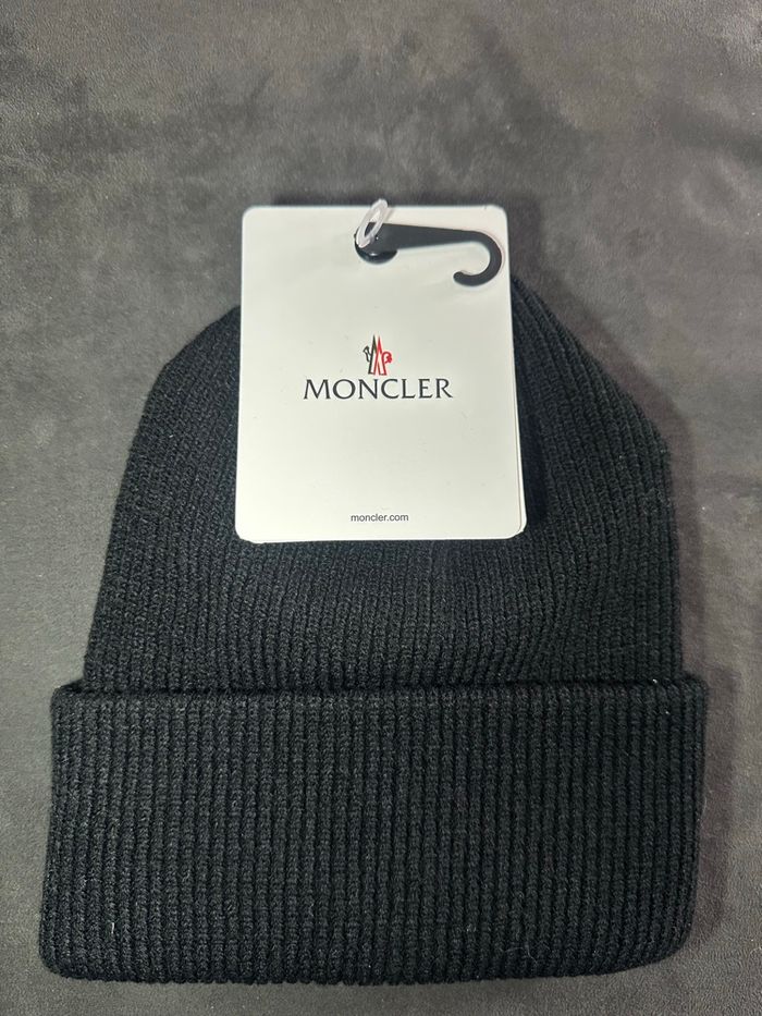 Bonnet Moncler noir ton sur ton –  étiquette - photo numéro 2