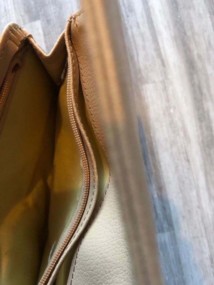 Portefeuille beige bon état - photo numéro 4