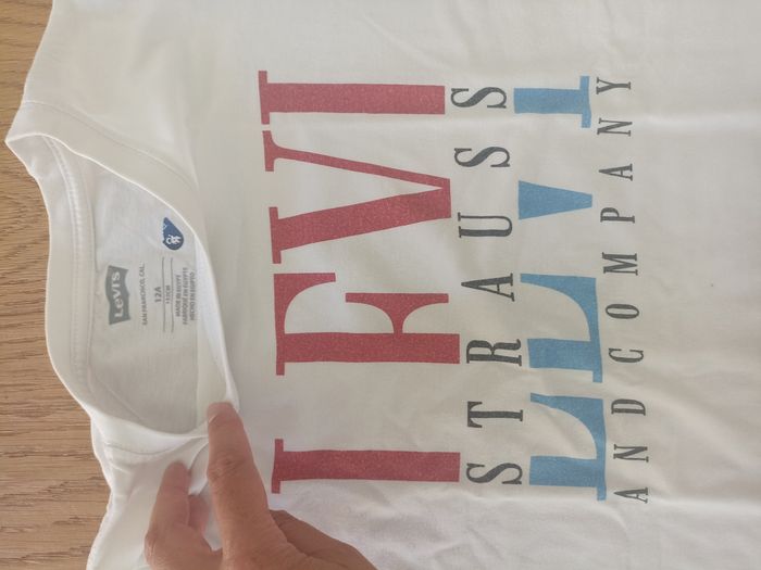 T-shirt Levi's blanc en très bon état - photo numéro 2