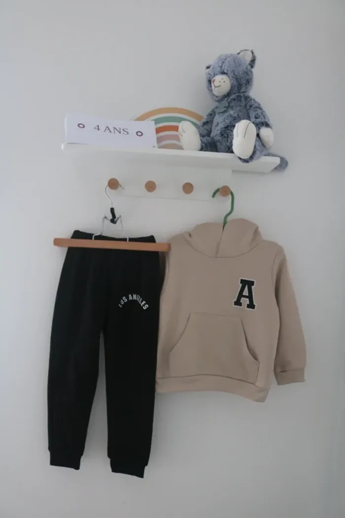 Ensemble sans marque 4 ans