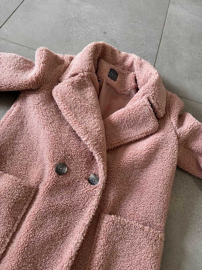 Manteau rose Primark, taille 38, bon état mais un petit trou à l'intérieur - photo numéro 2