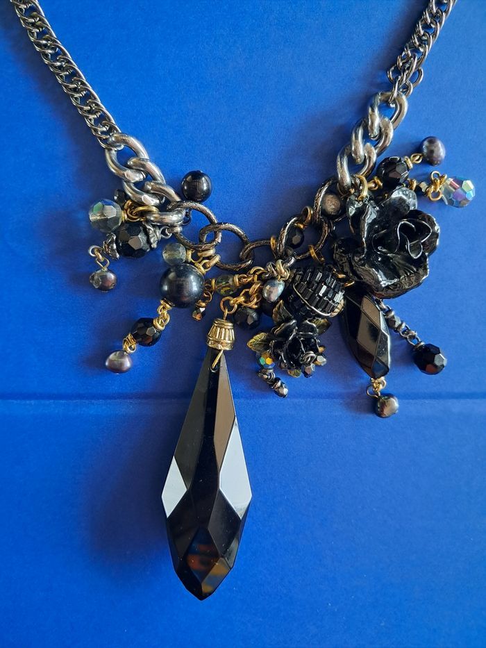 Collier court NEUF avec breloques perles et pendentif - photo numéro 2