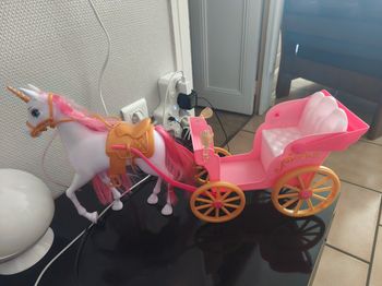 Cheval avec calèche