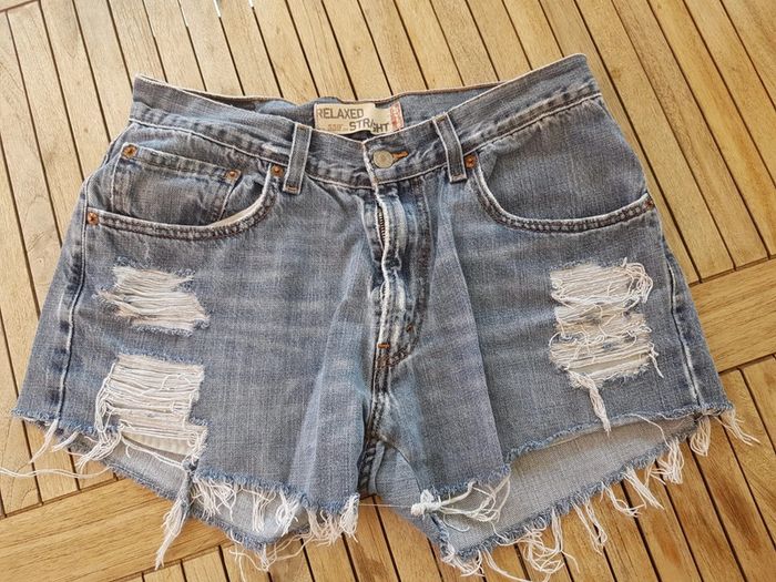 Short femme Levi's W33 L30 taille 40