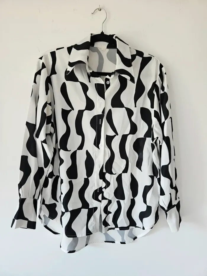 Chemise noire et blanche à longues manches motifs seventies taille 38 / M