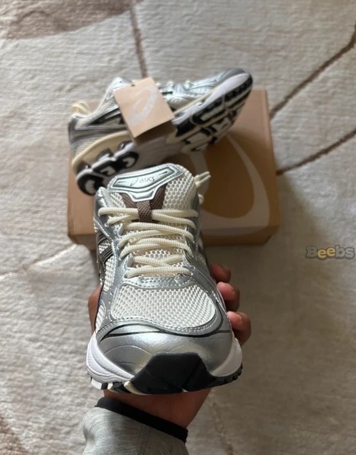 Asics Gel-Kayano 14 Taille 40 - photo numéro 4