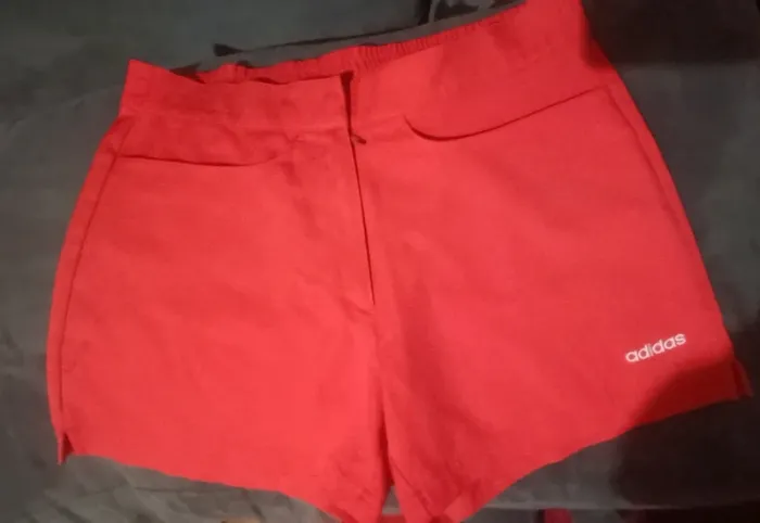 Short de sport rouge Adidas