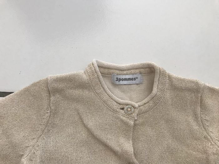 Veste dorée "3pommes" en très bon état - 6 mois - photo numéro 2