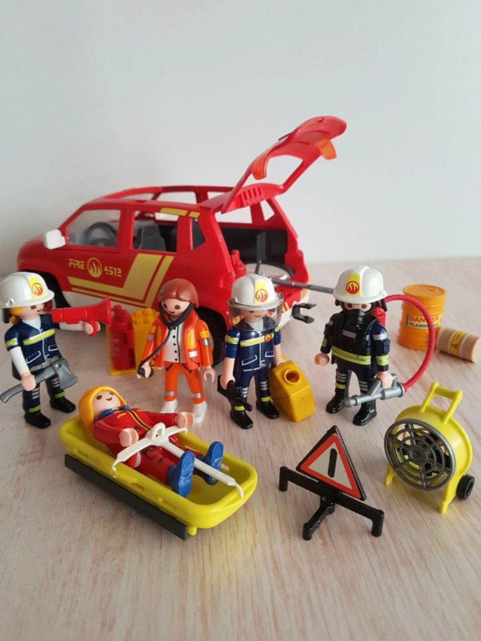 Pompiers, voiture d'intervention et secouriste Playmobil city action - photo numéro 9