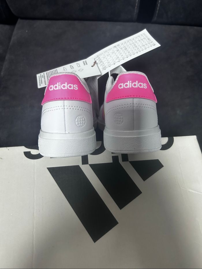 Baskets chaussures adidas neuf - photo numéro 3