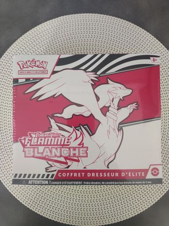 Coffre dresseur d'élite flamme blanche pokémon