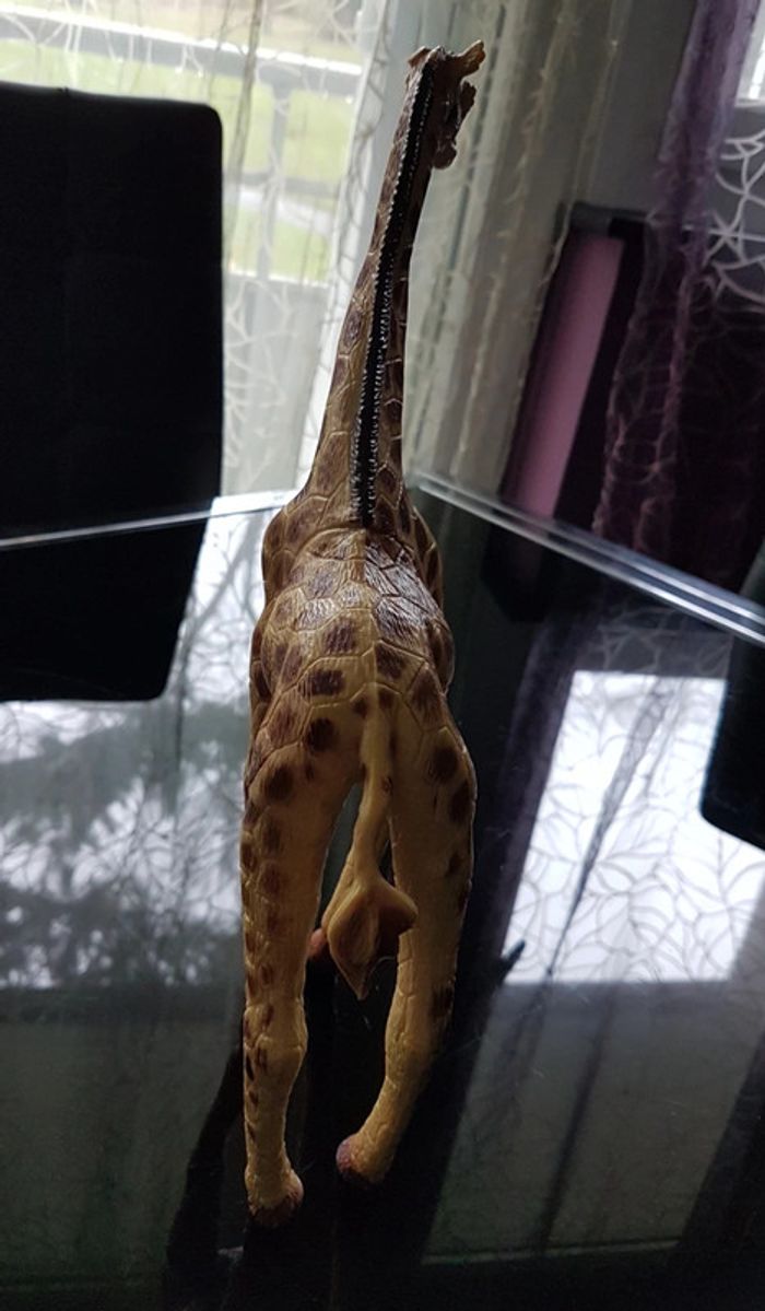 Figurine girafe taille 30 cm en très bon état - photo numéro 4