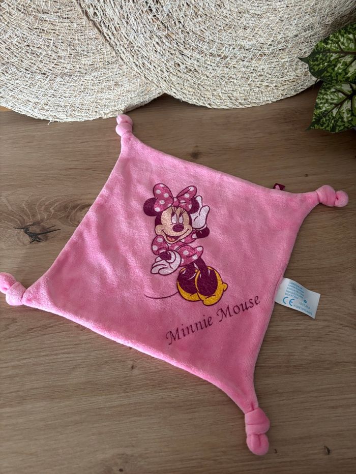 Doudou plat minnie mousse rose mouchoir Carrefour