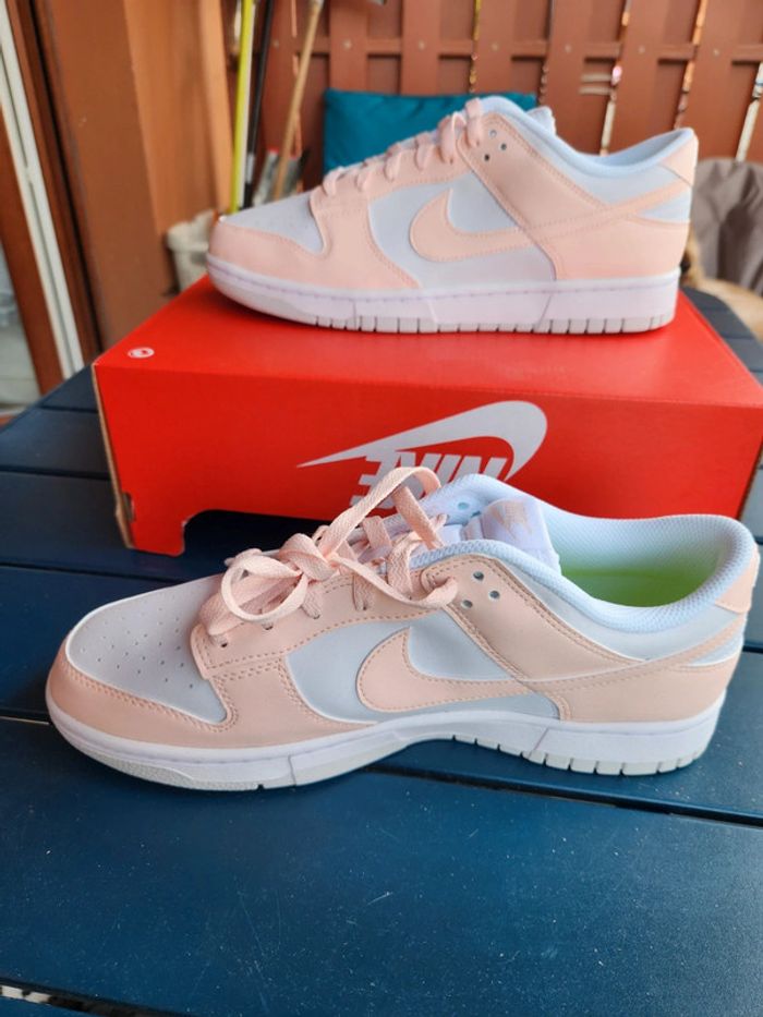 Nike dunk low Taille 43 neuves blanc corail - photo numéro 3