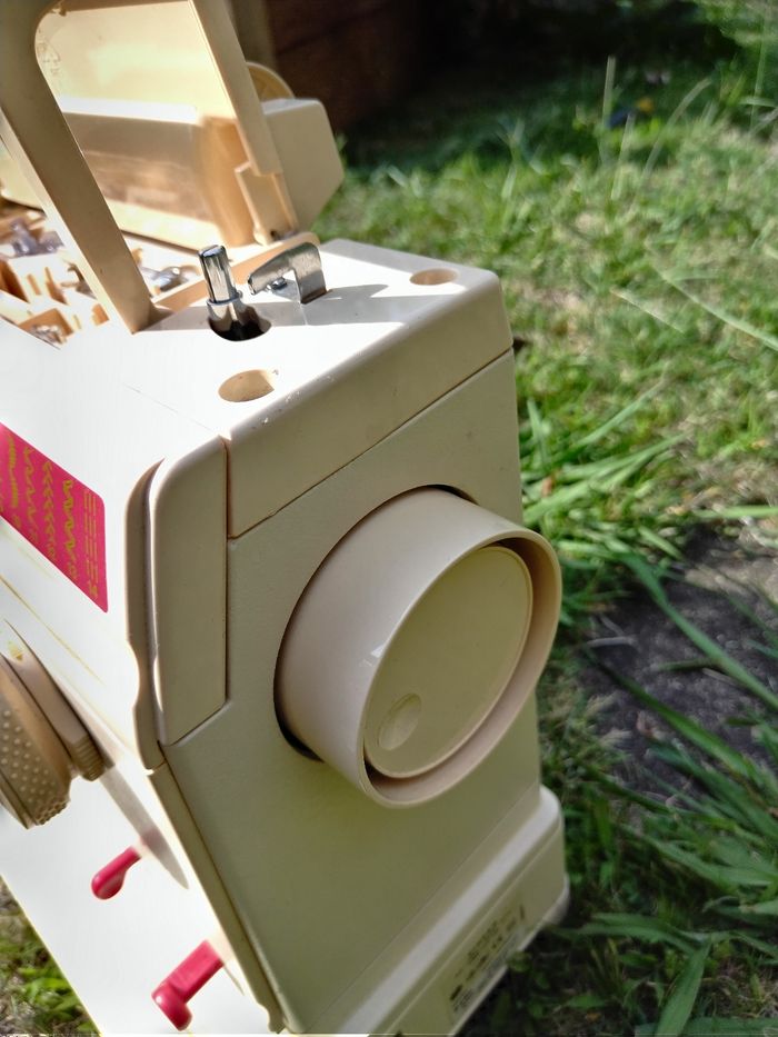 Machine à coudre - photo numéro 4