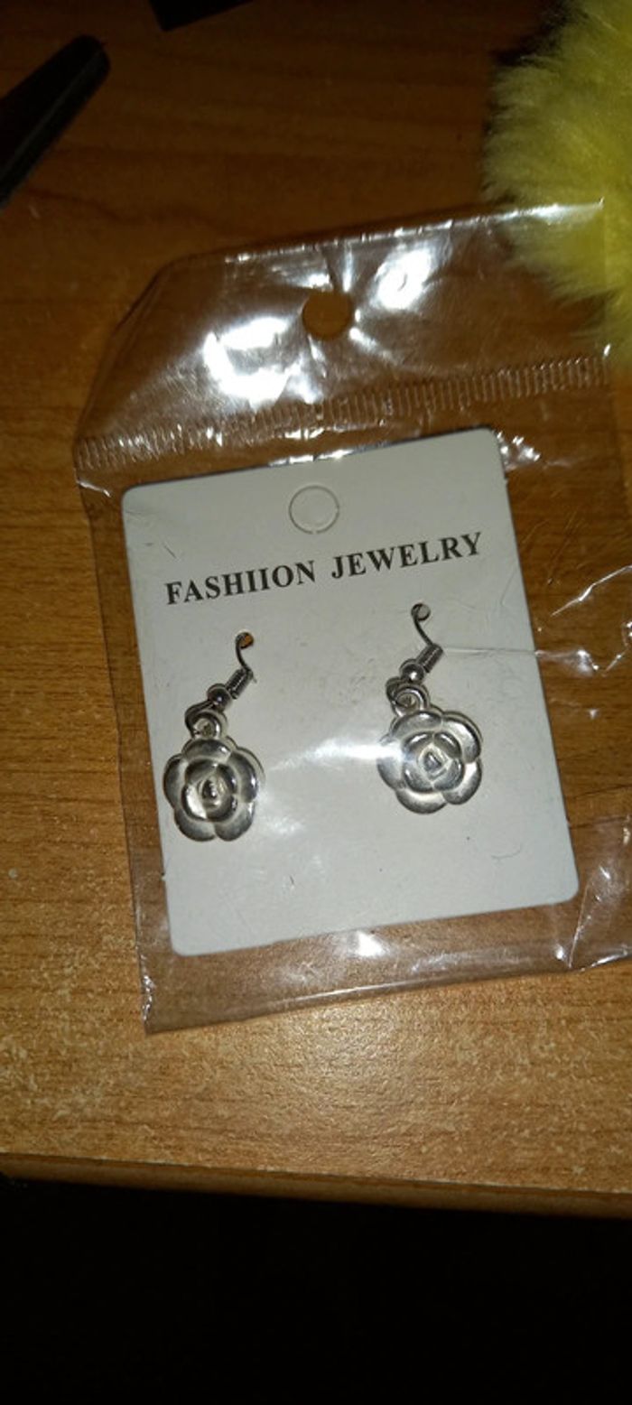 Boucle d'oreille fantaisie