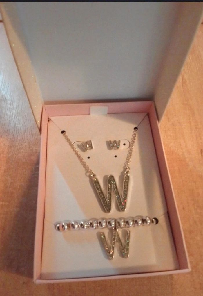 Ensemble bijoux lettre W