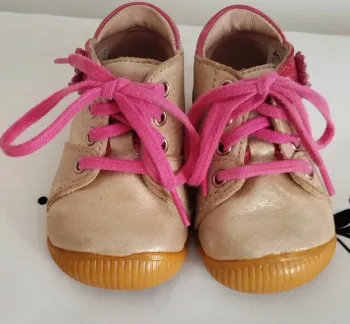 Chaussures premiers pas doré et rose Babybotte taille 17