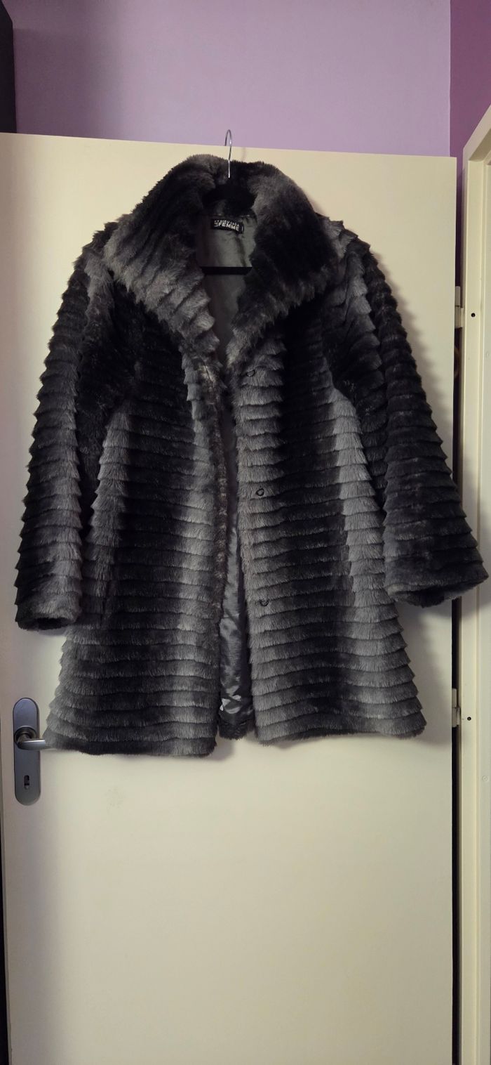 Manteau fausse fourrure gris T.42/44