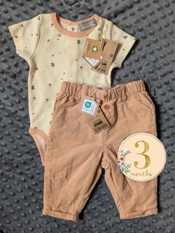 ensemble bébé bout'chou - body fraises et fleurs & pantalon velours - taille 3 mois - neuf !