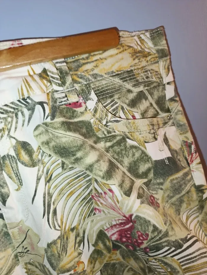 Sublime jean imprimé floral taille 46 en très bon état - photo numéro 7