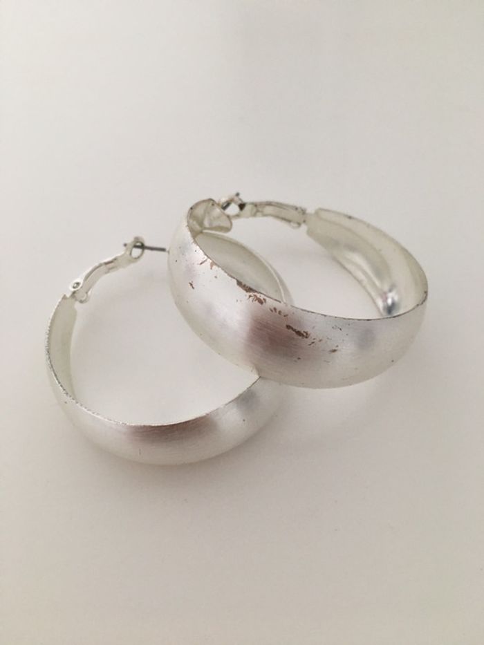 Boucles d’oreille fantaisie satisfaisant