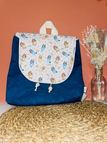 🎒 Sac à dos enfant en velours côtelé bleu et tissu Bluey pratique, mignon et personnalisable 💖