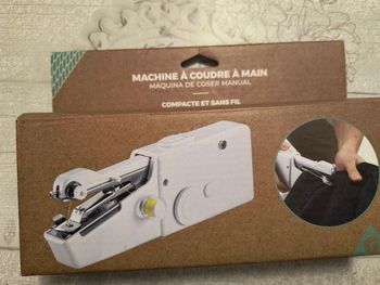Machine à coudre à main