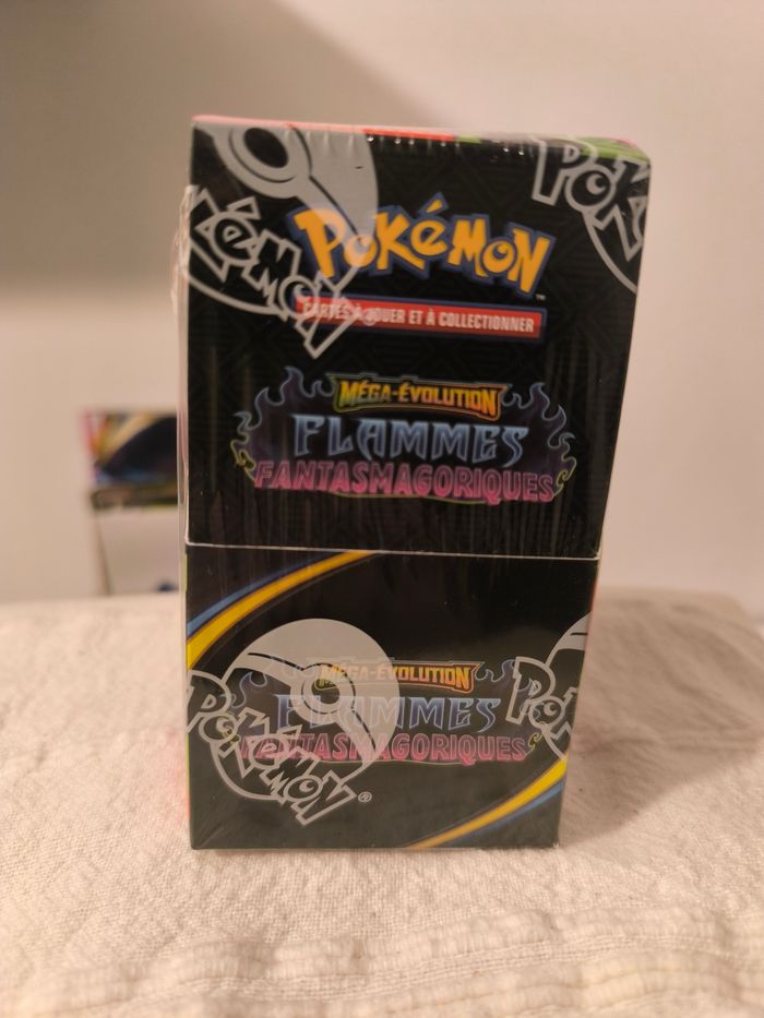 Demi display pokémon flammes fantasmagoriques ME-02